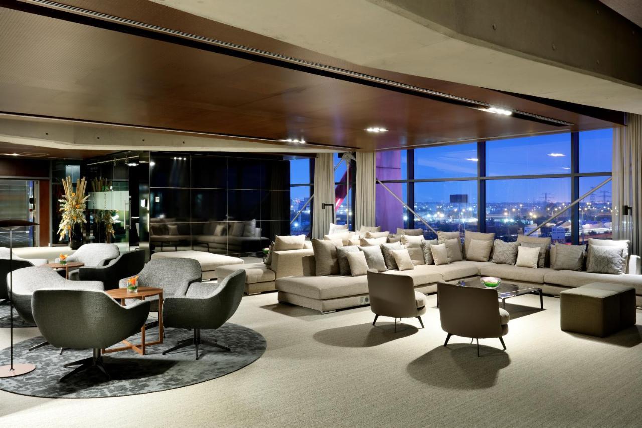 Hyatt Regency Barcelona Tower Hotel L'Hospitalet de Llobregat Kültér fotó The Sky Bar