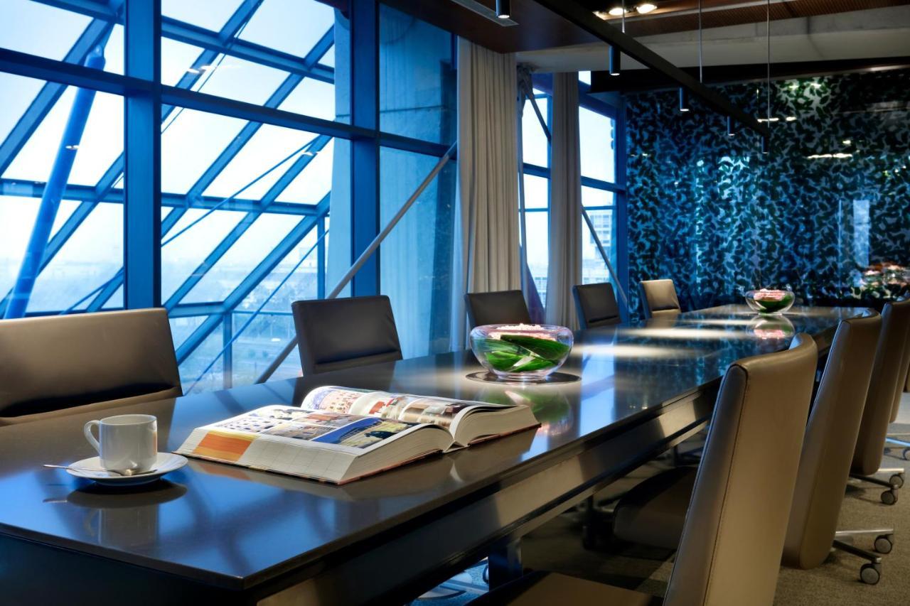 Hyatt Regency Barcelona Tower Hotel L'Hospitalet de Llobregat Kültér fotó The interior of the office