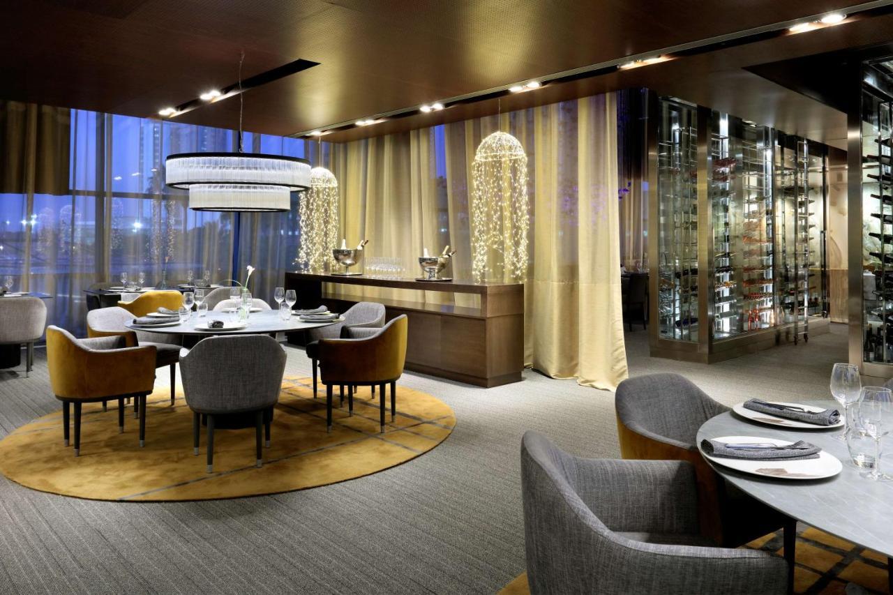 Hyatt Regency Barcelona Tower Hotel L'Hospitalet de Llobregat Kültér fotó The interior of the restaurant