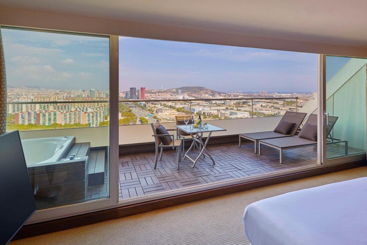 Hyatt Regency Barcelona Tower Hotel L'Hospitalet de Llobregat Kültér fotó A room at the hotel
