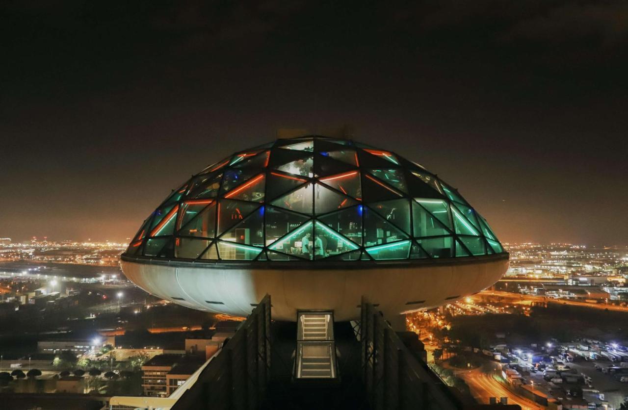 Hyatt Regency Barcelona Tower Hotel L'Hospitalet de Llobregat Kültér fotó The dome of the hotel