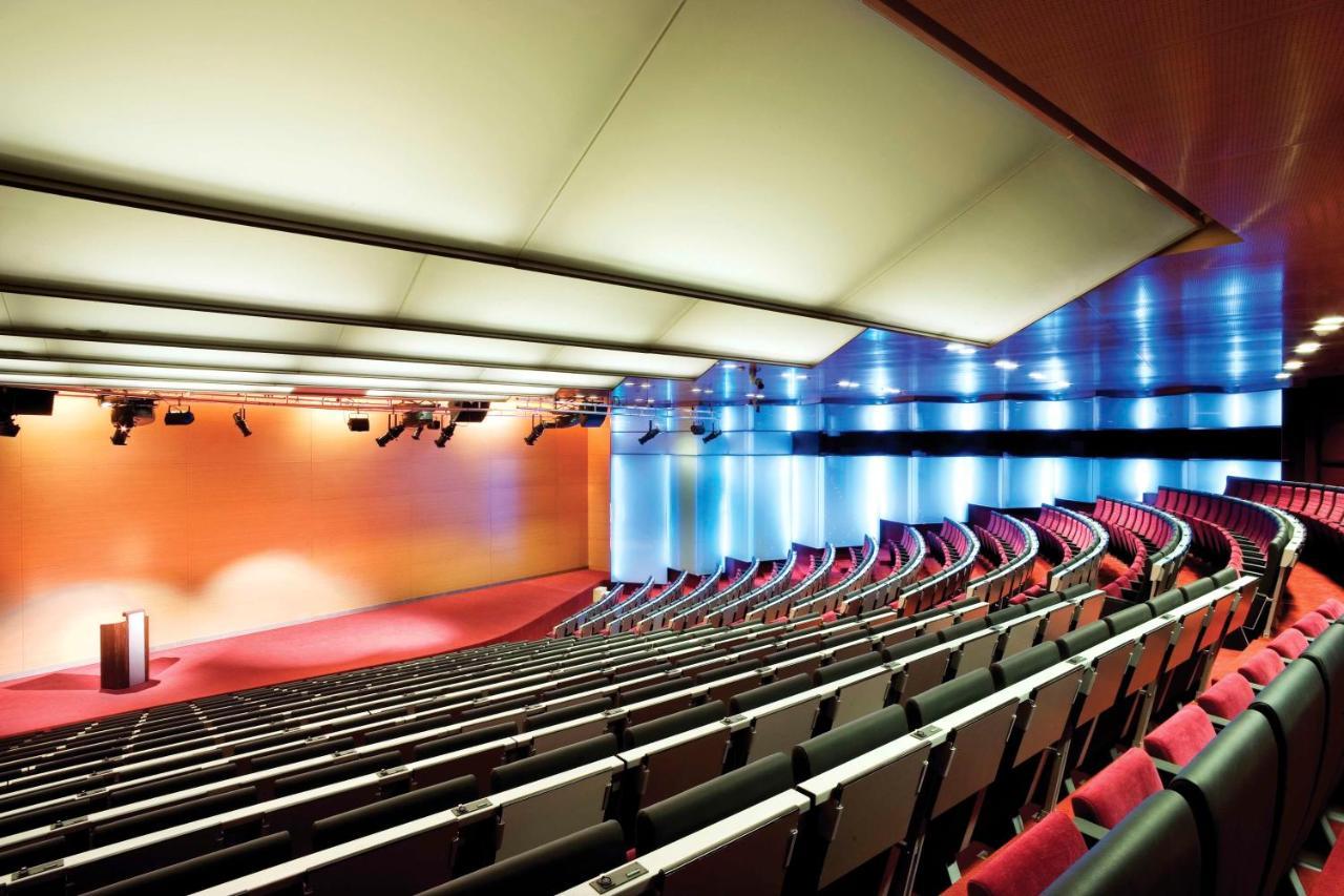 Hyatt Regency Barcelona Tower Hotel L'Hospitalet de Llobregat Kültér fotó The Auditorium