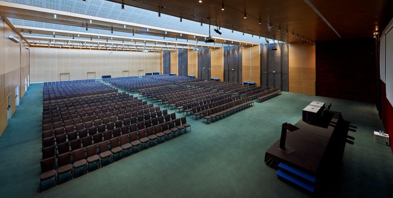 Hyatt Regency Barcelona Tower Hotel L'Hospitalet de Llobregat Kültér fotó The main conference hall