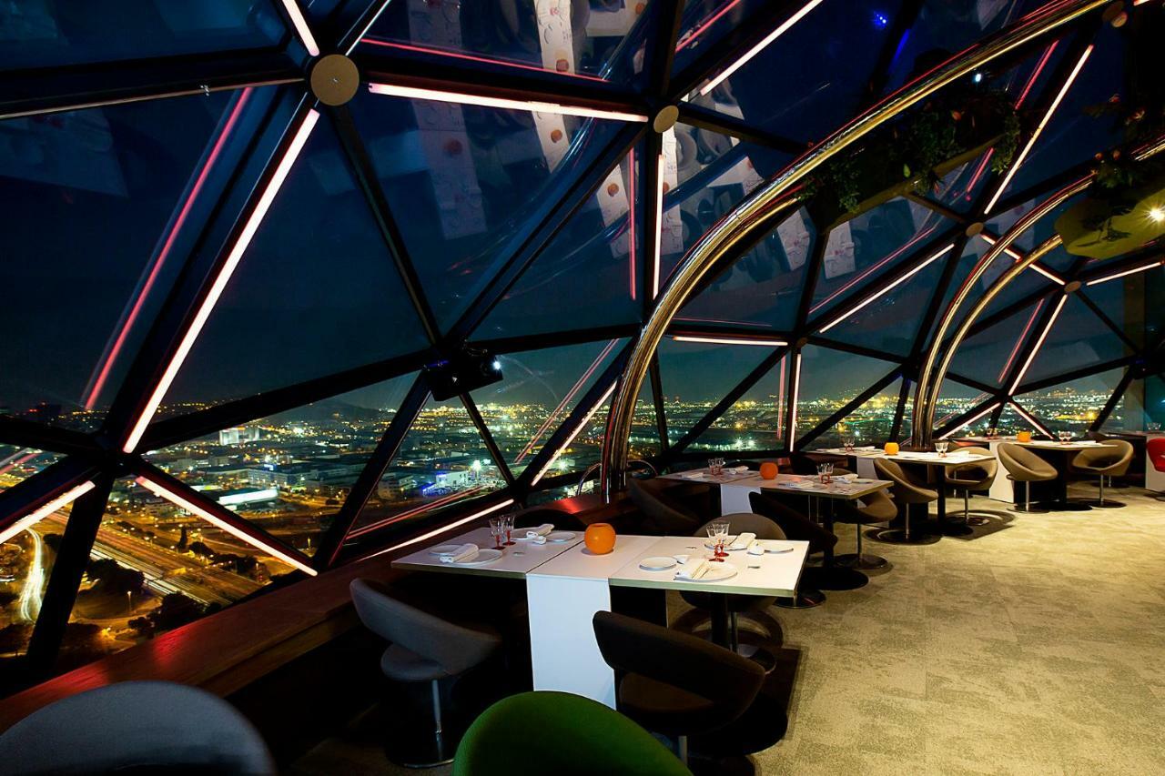 Hyatt Regency Barcelona Tower Hotel L'Hospitalet de Llobregat Kültér fotó The Dome